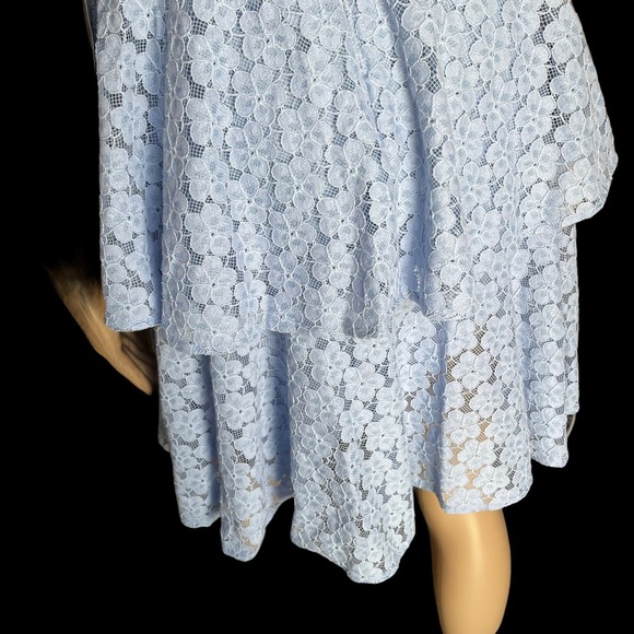 Gal Meets Glam Daisy Dress Lace Tiered Size 2 - Picture 9 of 9